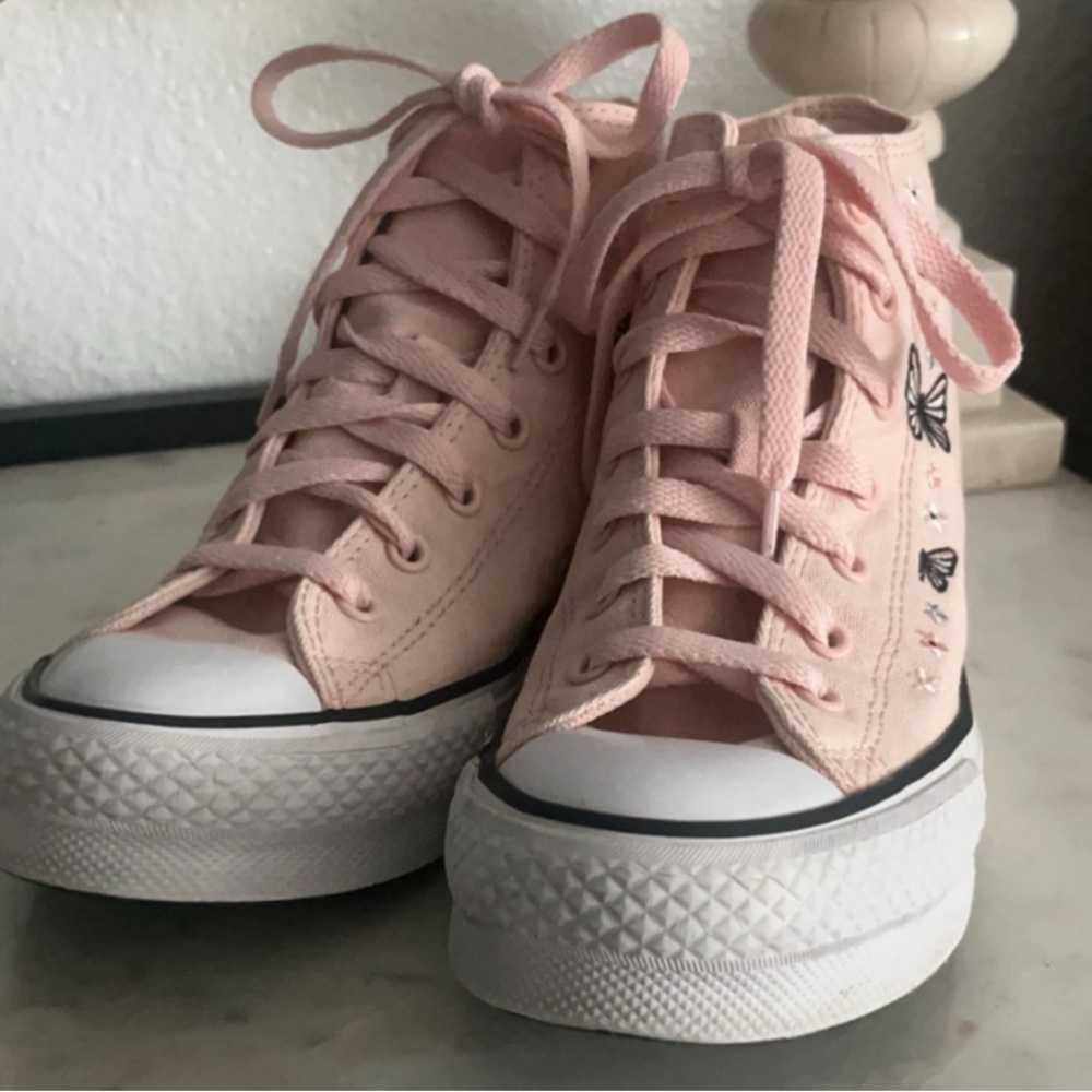 Converse | Pink High-Top Sneakers butterfly and flower embroidered 🦋 big girl